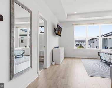 16007 Hyde Park Place - Photo Thumbnail 43