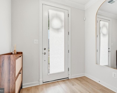 16007 Hyde Park Place - Photo Thumbnail 10