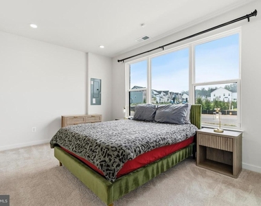 16007 Hyde Park Place - Photo Thumbnail 5
