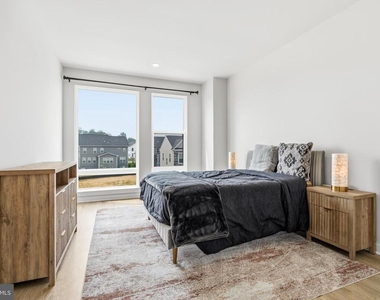 16007 Hyde Park Place - Photo Thumbnail 37