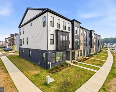 16007 Hyde Park Place - Photo Thumbnail 3