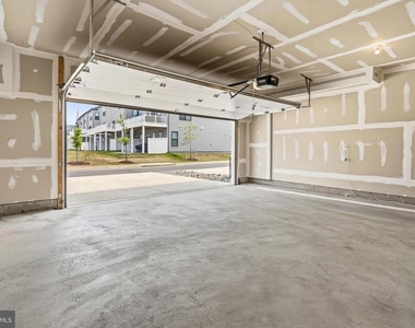 16007 Hyde Park Place - Photo Thumbnail 54