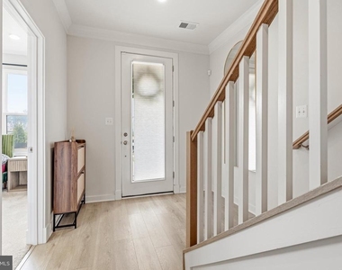 16007 Hyde Park Place - Photo Thumbnail 9