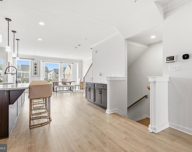 16007 Hyde Park Place - Photo Thumbnail 15