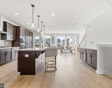 16007 Hyde Park Place - Photo Thumbnail 16