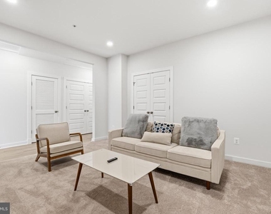 16007 Hyde Park Place - Photo Thumbnail 13