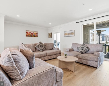16007 Hyde Park Place - Photo Thumbnail 24
