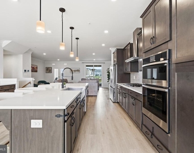 16007 Hyde Park Place - Photo Thumbnail 21