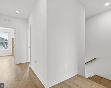 16007 Hyde Park Place - Photo Thumbnail 33