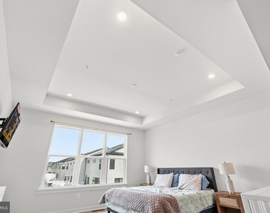 16007 Hyde Park Place - Photo Thumbnail 50