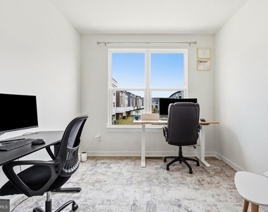 16007 Hyde Park Place - Photo Thumbnail 29