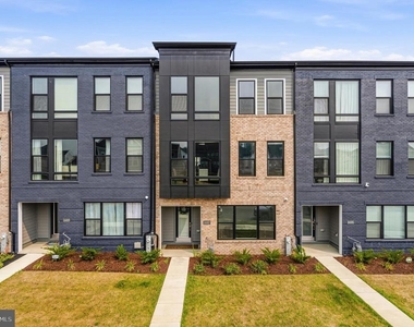 16007 Hyde Park Place - Photo Thumbnail 2