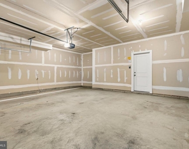 16007 Hyde Park Place - Photo Thumbnail 55