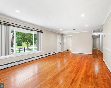 8005 Murray Hill Drive - Photo Thumbnail 3