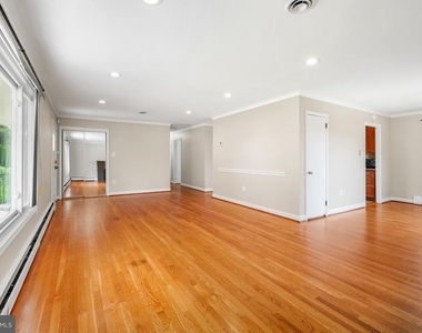 8005 Murray Hill Drive - Photo Thumbnail 5