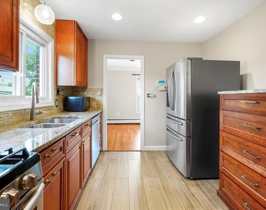 8005 Murray Hill Drive - Photo Thumbnail 11