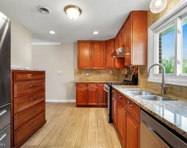 8005 Murray Hill Drive - Photo Thumbnail 10