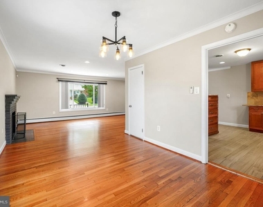 8005 Murray Hill Drive - Photo Thumbnail 7