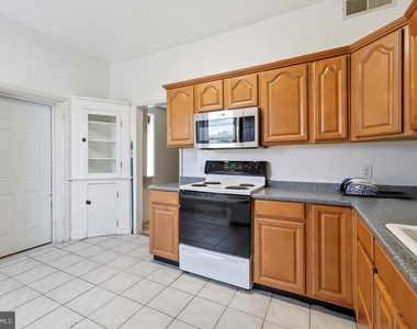 335 Prince George Street - Photo Thumbnail 17