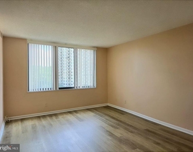 5225 Pooks Hill Road - Photo Thumbnail 8