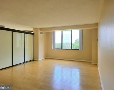 5225 Pooks Hill Road - Photo Thumbnail 3