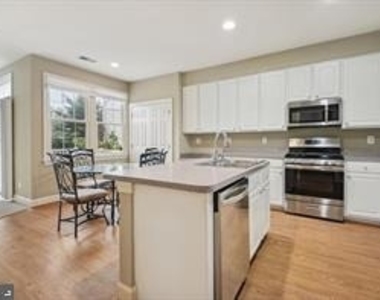 337 Main Street - Photo Thumbnail 6