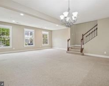 337 Main Street - Photo Thumbnail 11