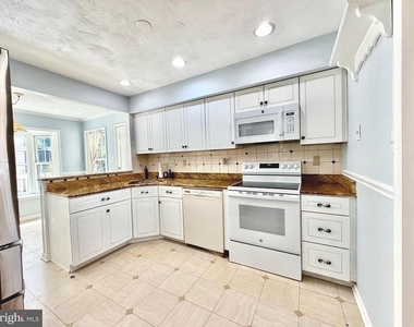 3141 Gershwin Lane - Photo Thumbnail 11