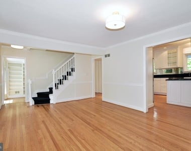 6003 Woodacres Drive - Photo Thumbnail 9