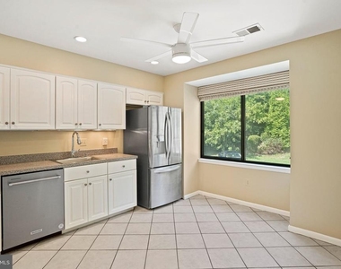 5205 King Charles Way - Photo Thumbnail 10