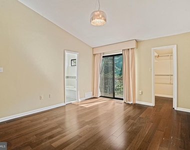 5205 King Charles Way - Photo Thumbnail 14