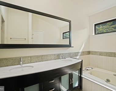 5205 King Charles Way - Photo Thumbnail 16
