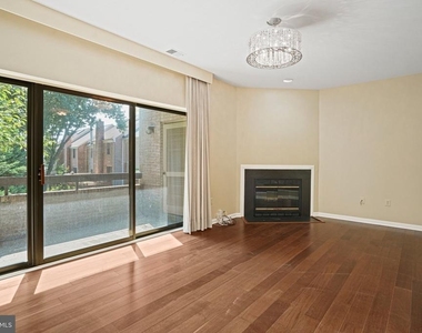 5205 King Charles Way - Photo Thumbnail 3