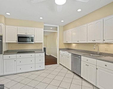 5205 King Charles Way - Photo Thumbnail 9