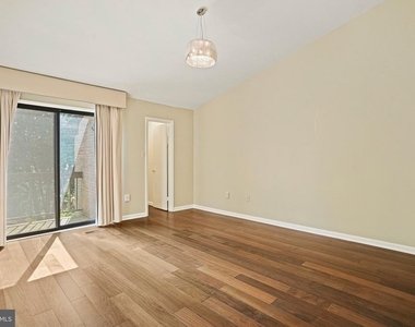 5205 King Charles Way - Photo Thumbnail 13