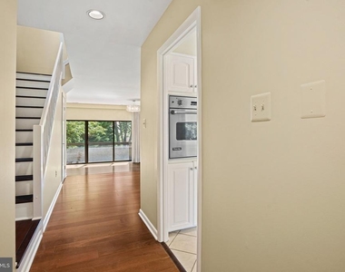 5205 King Charles Way - Photo Thumbnail 5