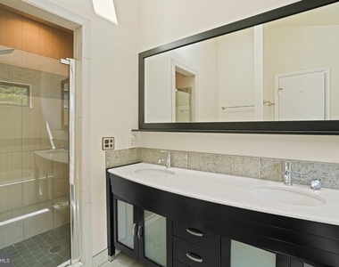 5205 King Charles Way - Photo Thumbnail 15