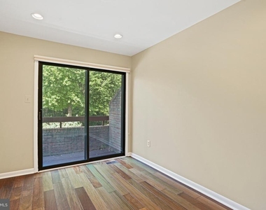 5205 King Charles Way - Photo Thumbnail 17