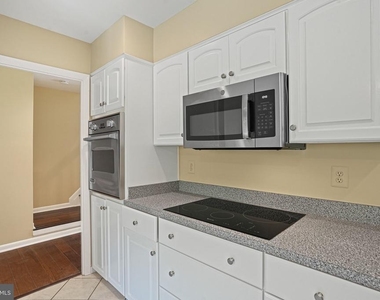 5205 King Charles Way - Photo Thumbnail 11