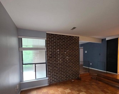 9806 Georgia Avenue - Photo Thumbnail 2