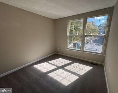 5588 Talbot Court - Photo Thumbnail 12