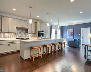 6407 Falconwood Street - Photo Thumbnail 7