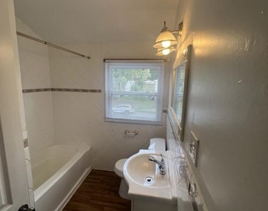 927 Southridge Road - Photo Thumbnail 13