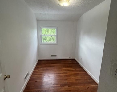 927 Southridge Road - Photo Thumbnail 11