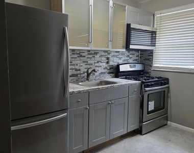 814 E Cold Spring Lane - Photo Thumbnail 4