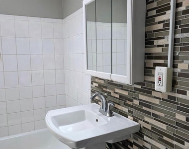 814 E Cold Spring Lane - Photo Thumbnail 9