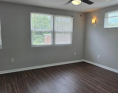 2717 Woodland Avenue - Photo Thumbnail 8