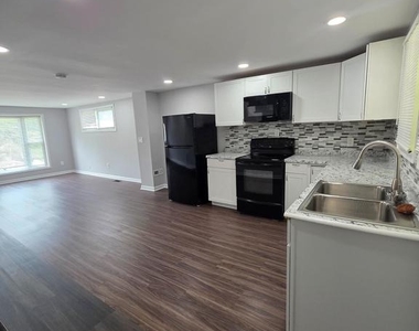 2717 Woodland Avenue - Photo Thumbnail 3