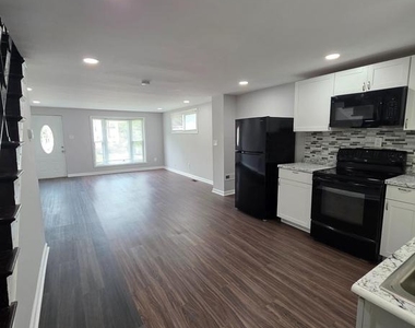 2717 Woodland Avenue - Photo Thumbnail 4