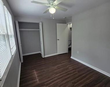 2717 Woodland Avenue - Photo Thumbnail 11